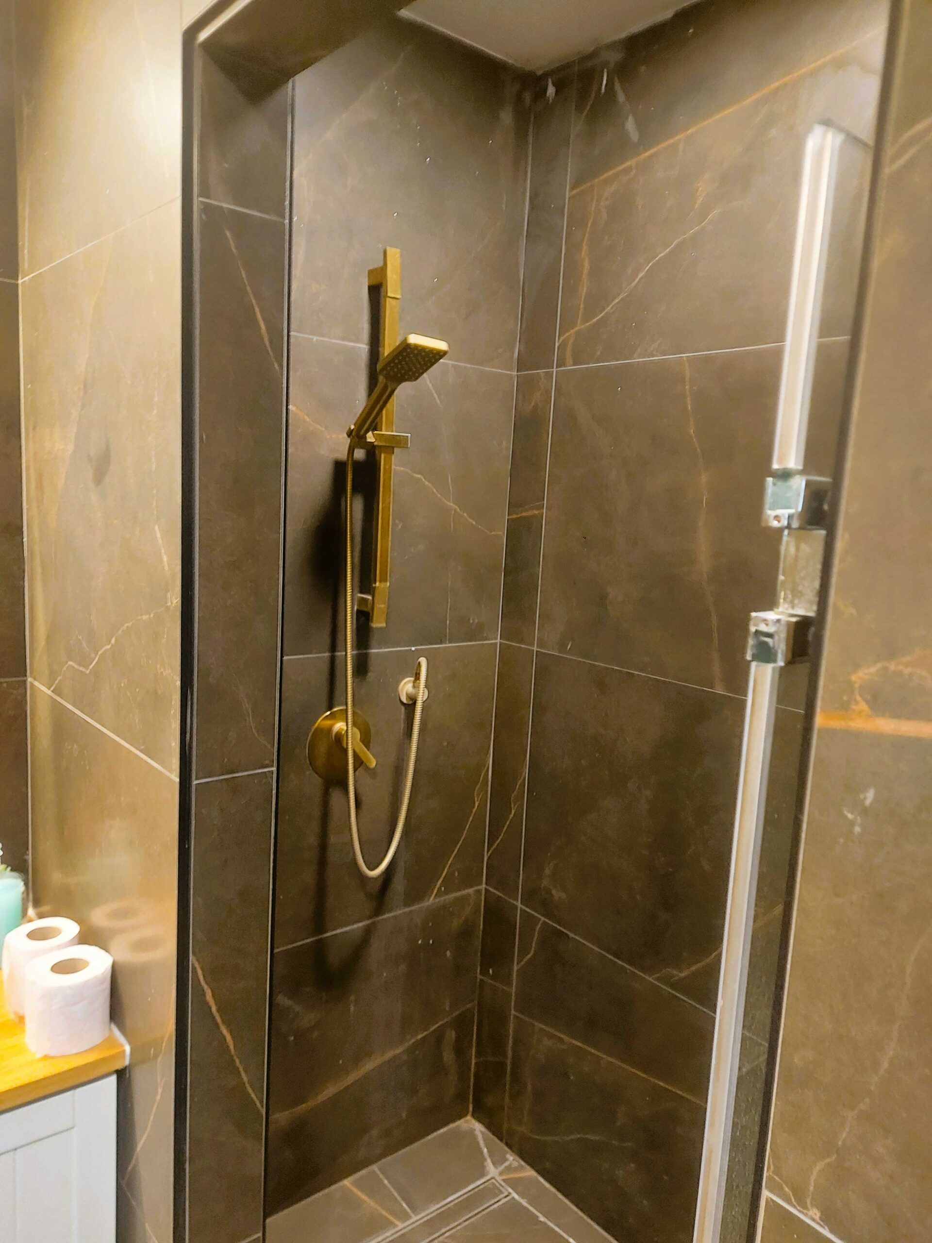 t-שרותים-ומקלחת_optimized